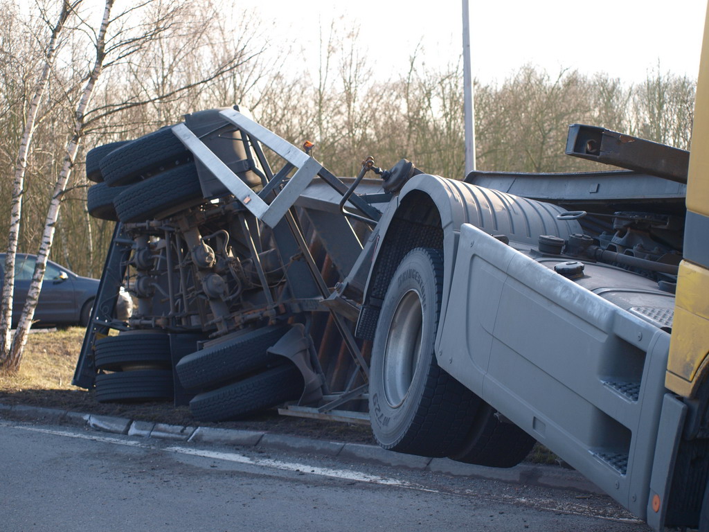 LKW verliert Container Koeln Niehler Ei P038.JPG